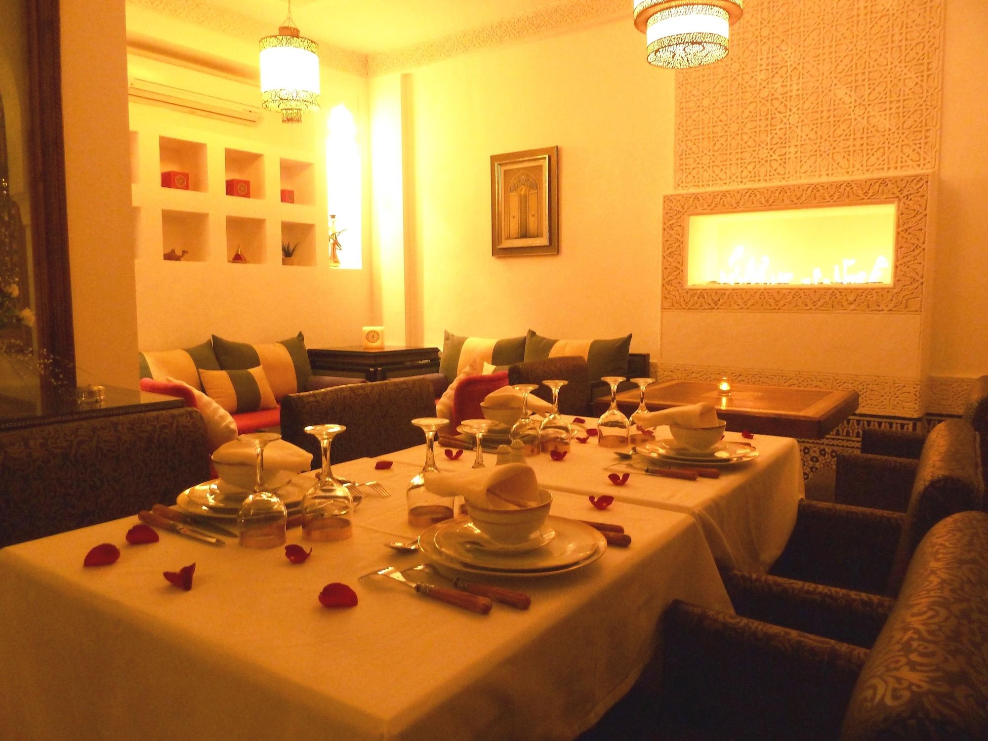 Riad Viva Marrakesh Esterno foto A Moroccan dining room