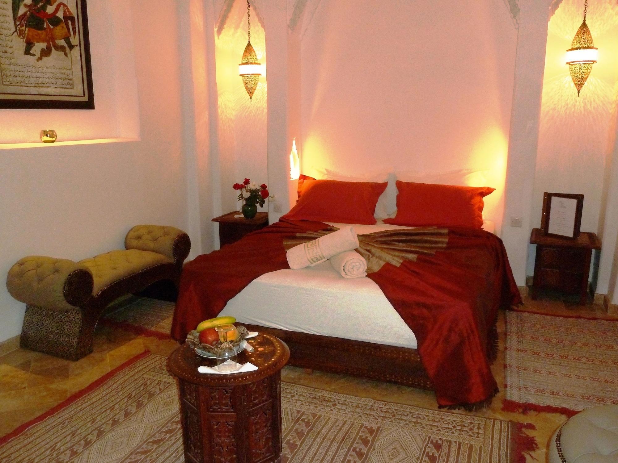 Riad Viva Marrakesh Esterno foto A bedroom in a Moroccan riad