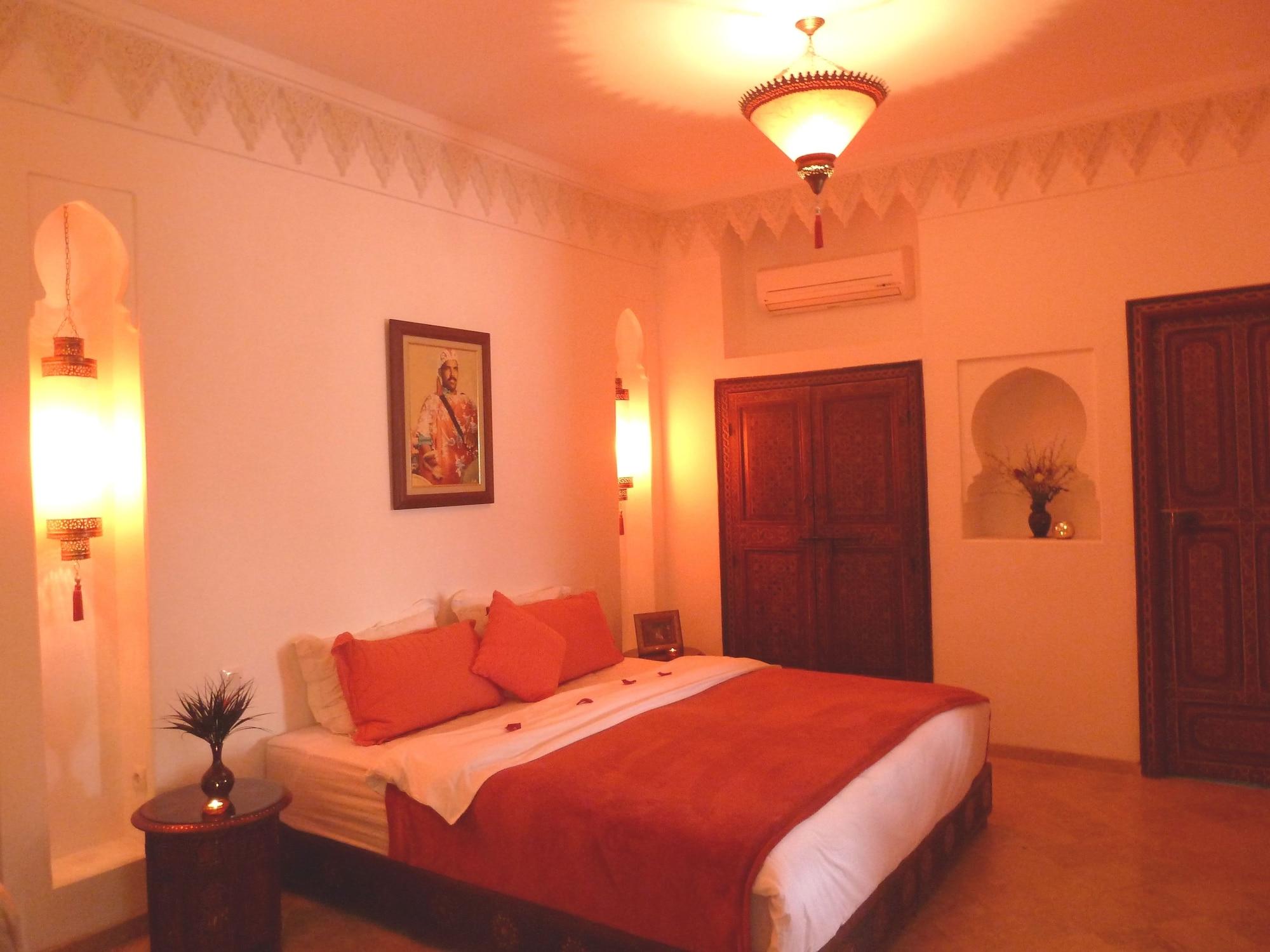 Riad Viva Marrakesh Esterno foto A bedroom in a hotel in Morocco