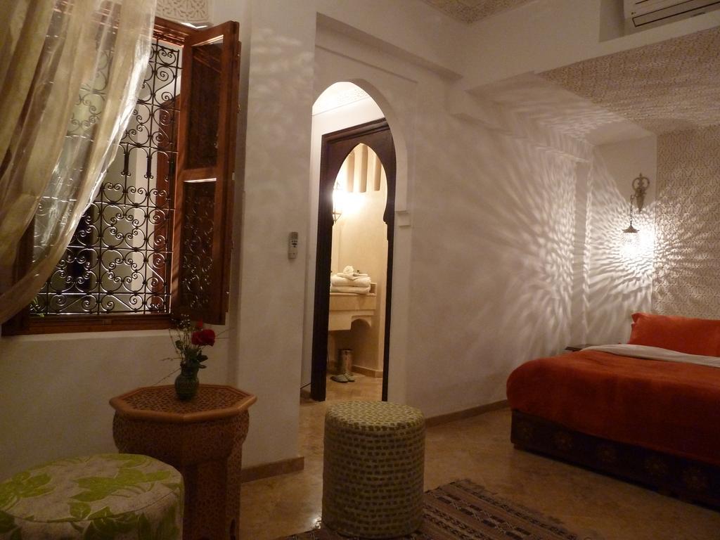 Riad Viva Marrakesh Esterno foto A room in a Moroccan riad