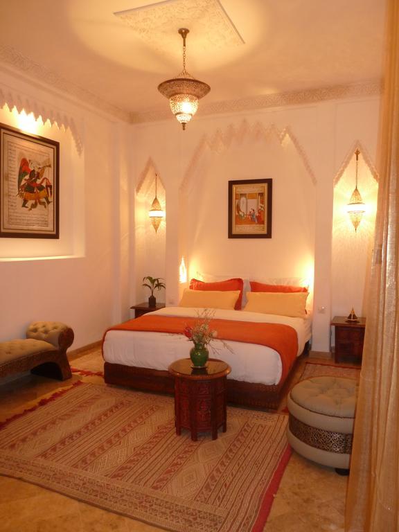 Riad Viva Marrakesh Esterno foto A bedroom in a Moroccan riad