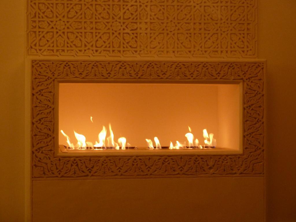 Riad Viva Marrakesh Esterno foto A fireplace in the palace
