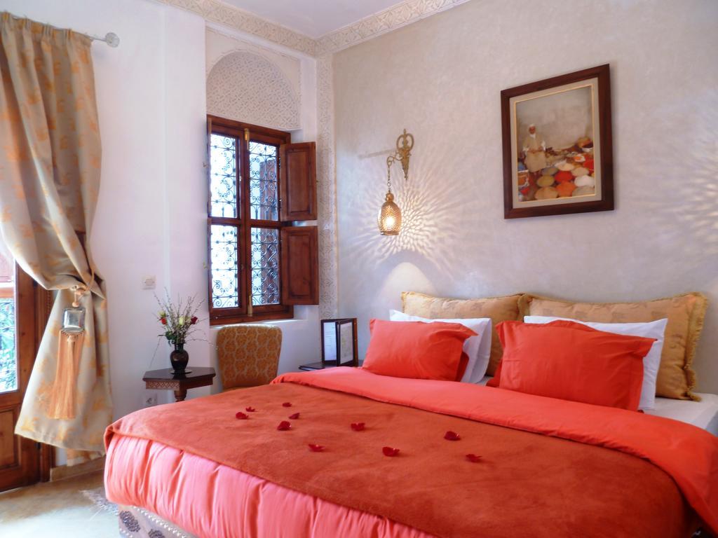 Riad Viva Marrakesh Esterno foto A bedroom in a Moroccan riad