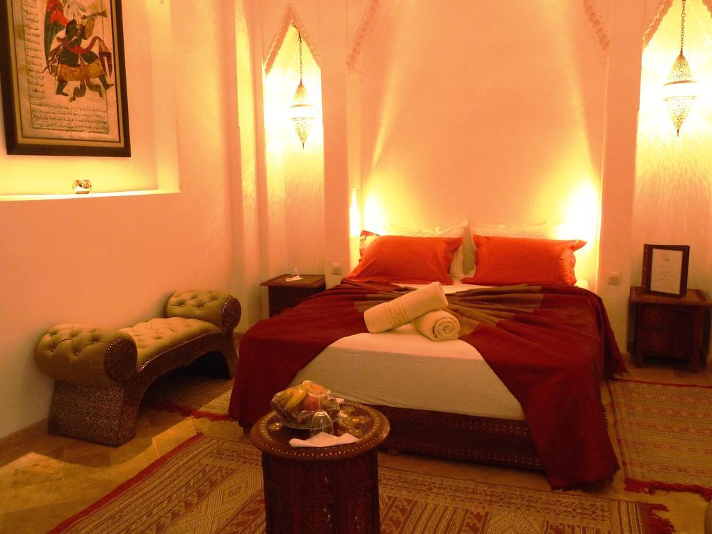Riad Viva Marrakesh Esterno foto A bedroom in a Moroccan riad