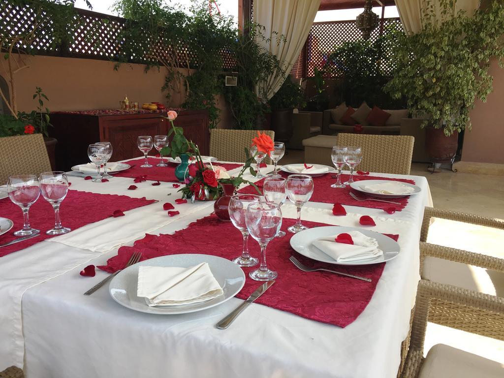 Riad Viva Marrakesh Esterno foto A table set for a meal